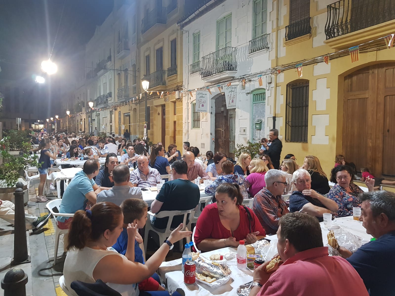 Las Fiestas Populares de Patraix homenajean a las personas mayores antes de la cena vecina
