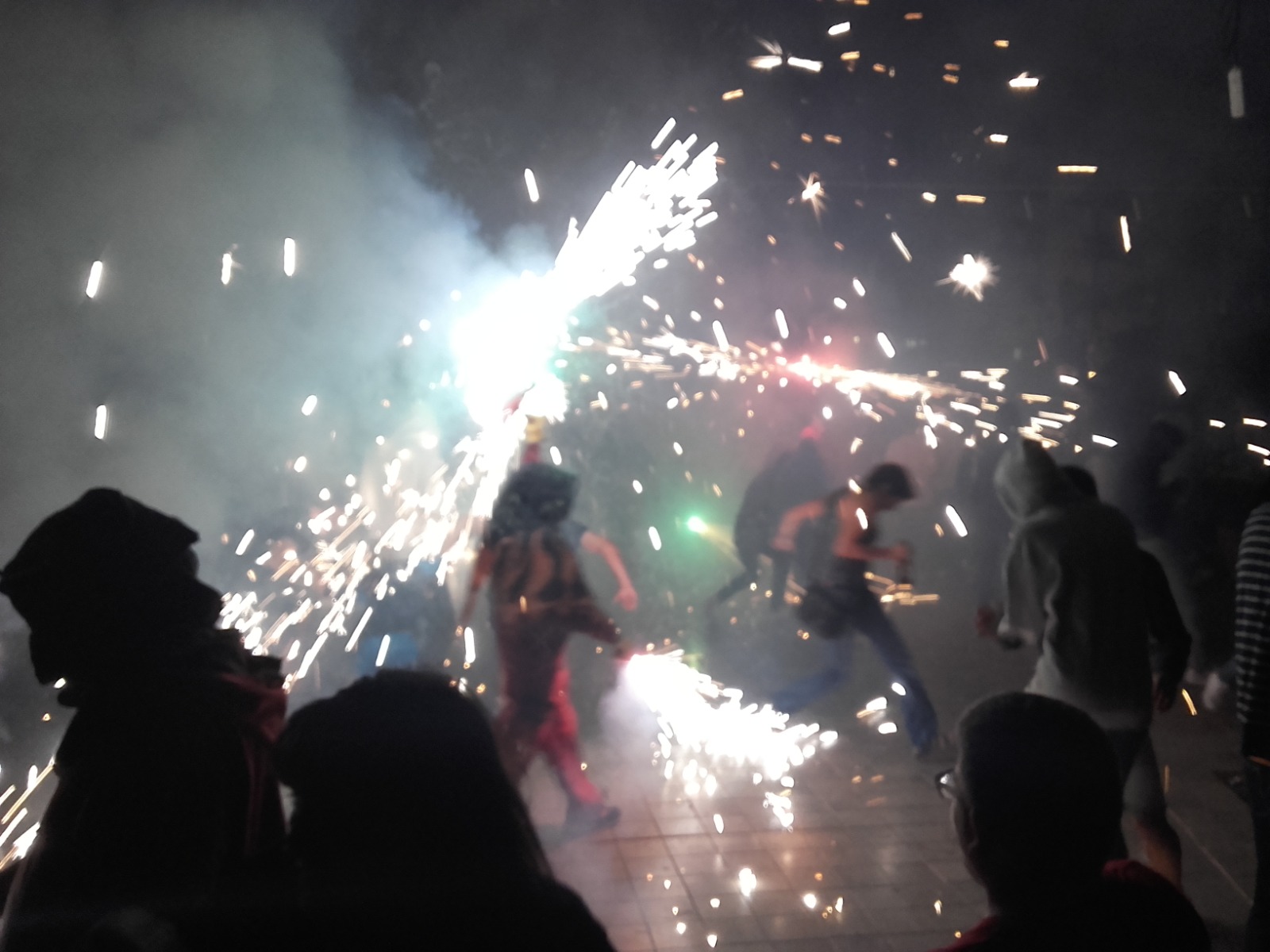 Pregó i Correfocs donen inici a la XXV edició de les Festes Populars del barri de Patraix